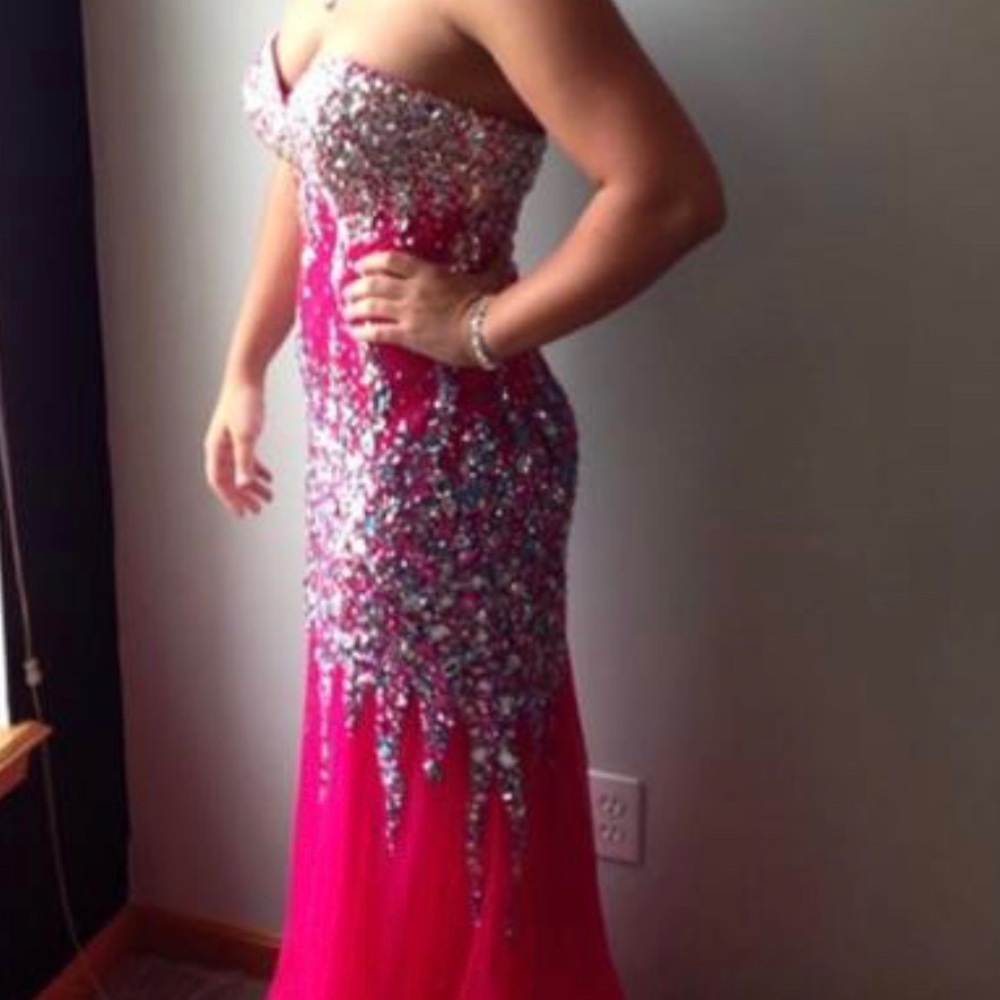 Henry’s prom dress perfect condition. Worn once.